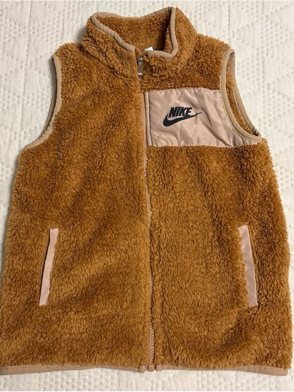 Nike Sherpa Vest in Camel